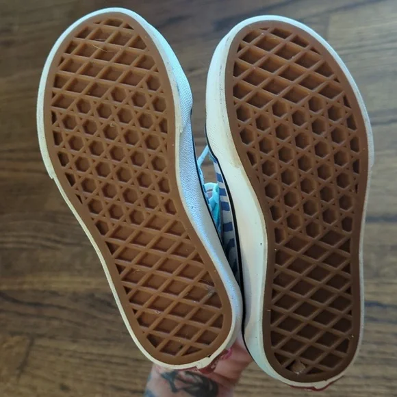 Little Kids Minnie and Mickey Disney High-Top Vans, Size 10.5 - Picture 4 of 5